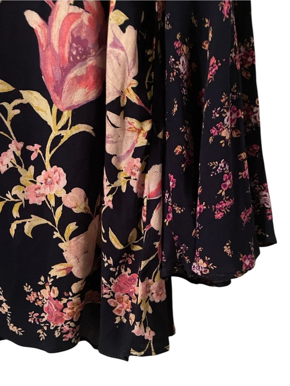 Free People Women's Navy Multicolor Floral Bell Sleeve Tate Tunic Top Size L - Picture 3 of 8